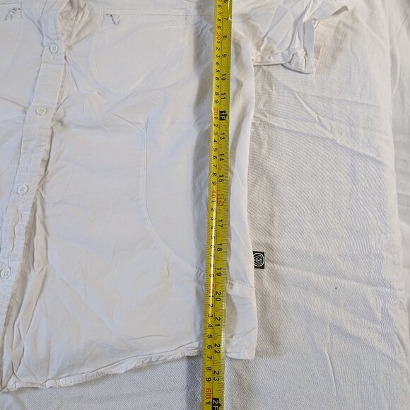 MISTY MOUNTAIN ACTIVEWEAR WOMEN'S SIZE LARGE WHITE SHORT SLEEVE BUTTON FRONT - Picture 12 of 16